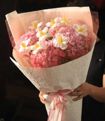 Bó hoa tulip  và tú cầu hồng