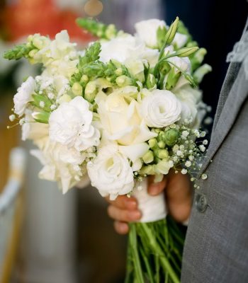Hoa cô dâu hoa hồng + mõm sói
