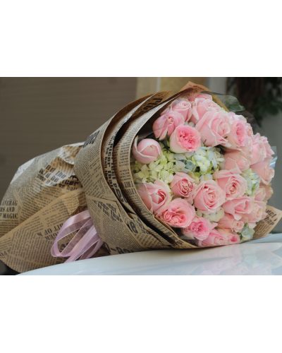 <img src='https://andy.vn/image/cache/data/product/4420236-400x500.jpg' height='400px'> Tình yêu màu hồng
