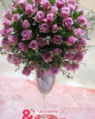 <img src='https://andy.vn/image/cache/data/product/IMG8500-400x500.jpg' height='400px'> 99 bông hoa hồng tím
