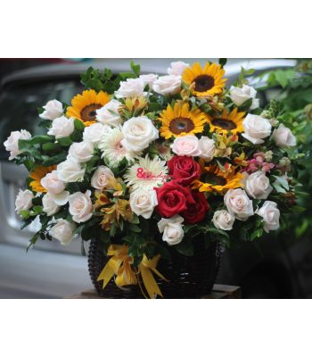 Giỏ hoa sắc màu Giỏ hoa sắc màu