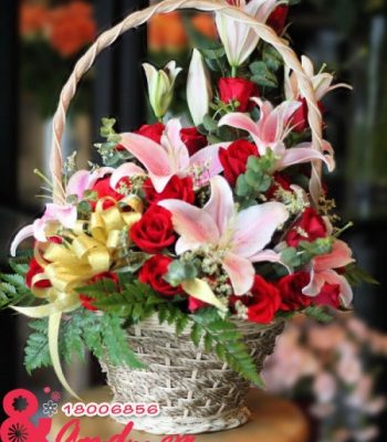 Giỏ hoa Hồng đỏ và Ly – Tặng bạn