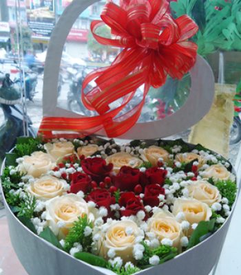 Trái tim hoa hồng kem